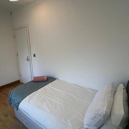 Good Priced Single Rooms In Northolt Exterior photo