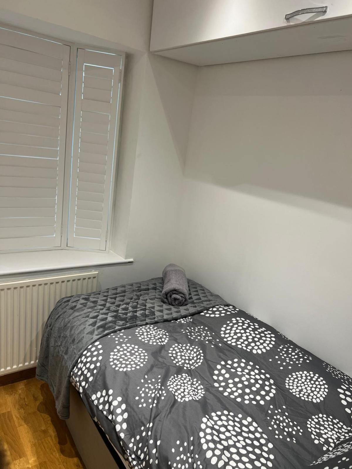 Good Priced Single Rooms In Northolt Exterior photo