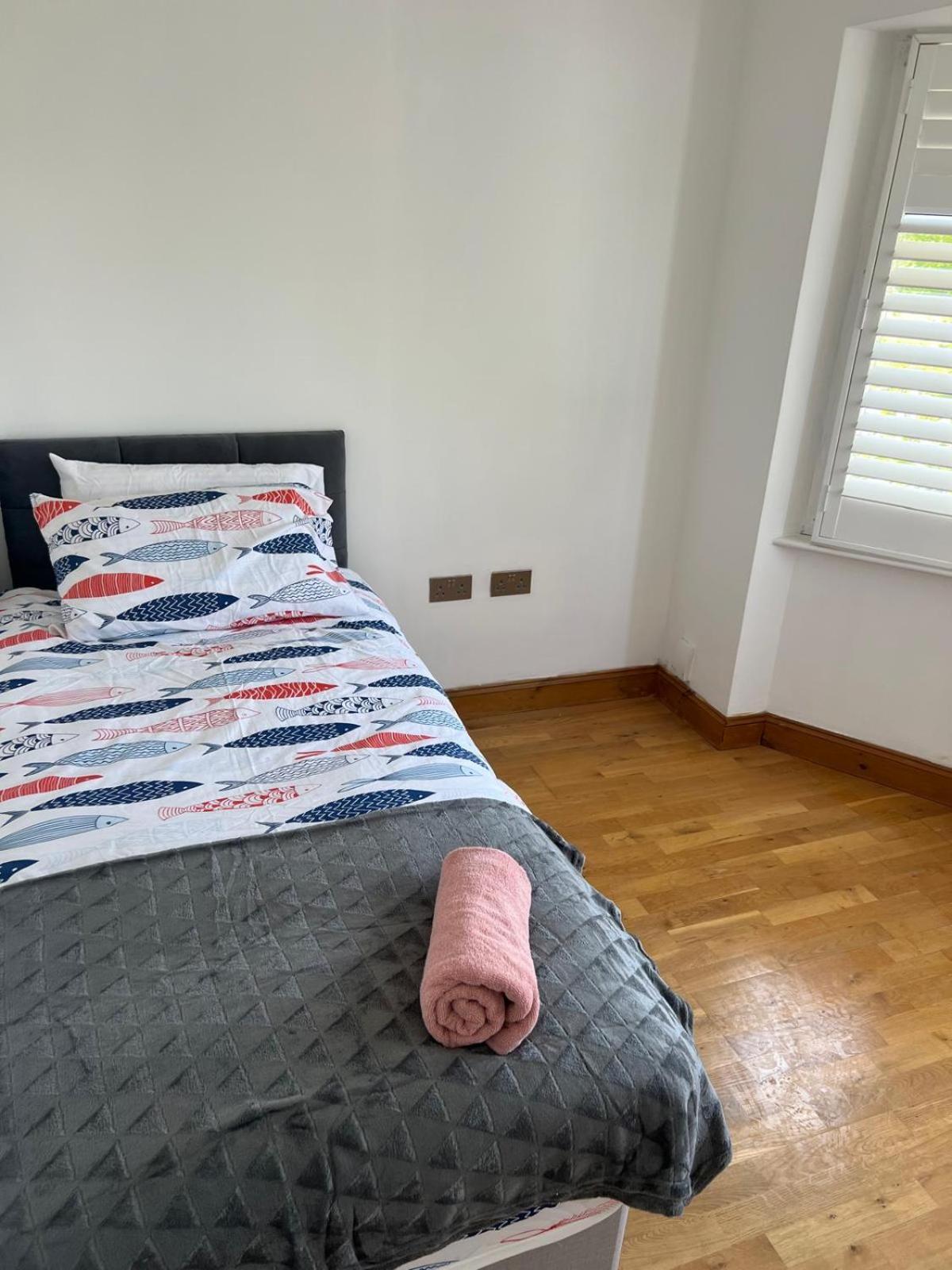 Good Priced Single Rooms In Northolt Exterior photo